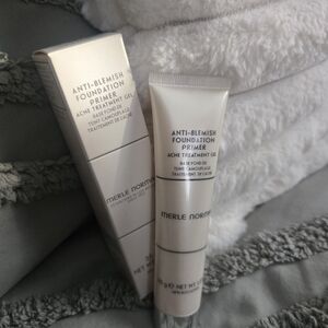 Merle Norman Anti-Blemish Foundation Primer in Cream